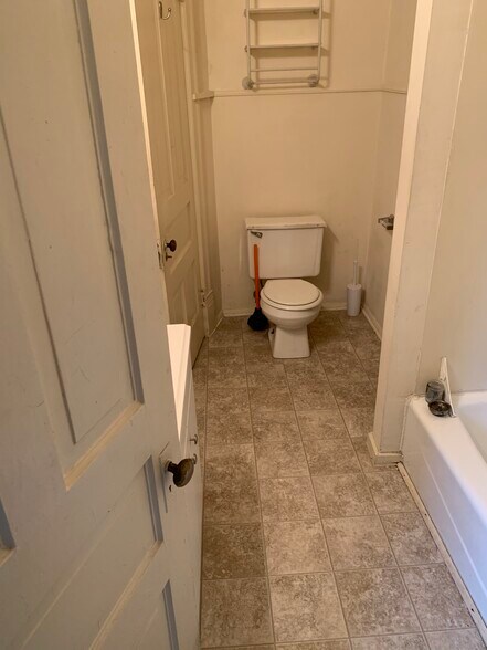 Building Photo - 2642 S Clement Ave