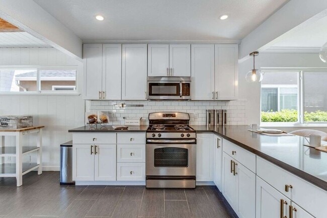 Building Photo - 36182 Magellan Dr