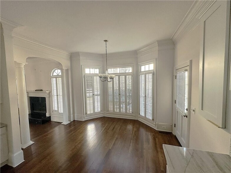 Building Photo - 3815 Sidestreet