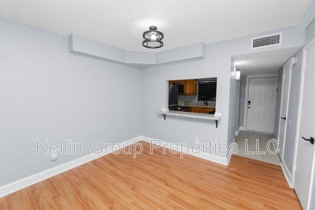 Building Photo - 2862 Somerset Park Dr