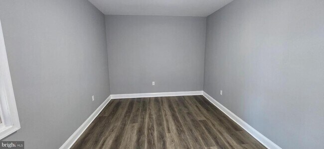 Building Photo - 405 34th St SE