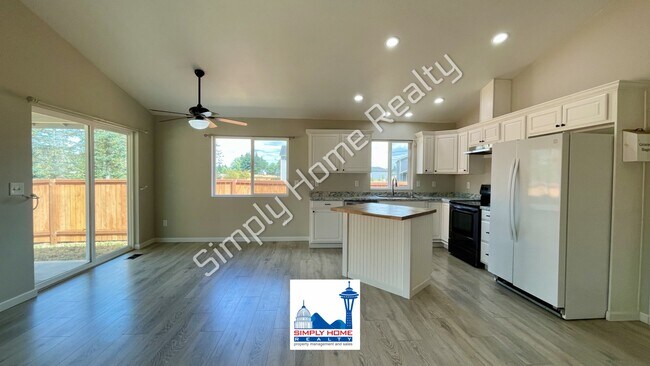 Building Photo - Welcome home to this charming 3 bedroom, 2 bathroom home in the heart of Yelm!