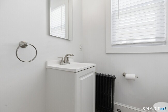 Building Photo - 21 Quintard Terrace