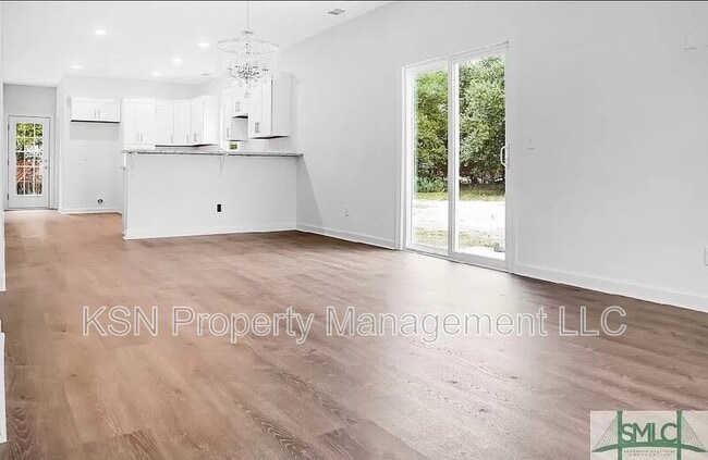 Building Photo - 2204 Iowa St