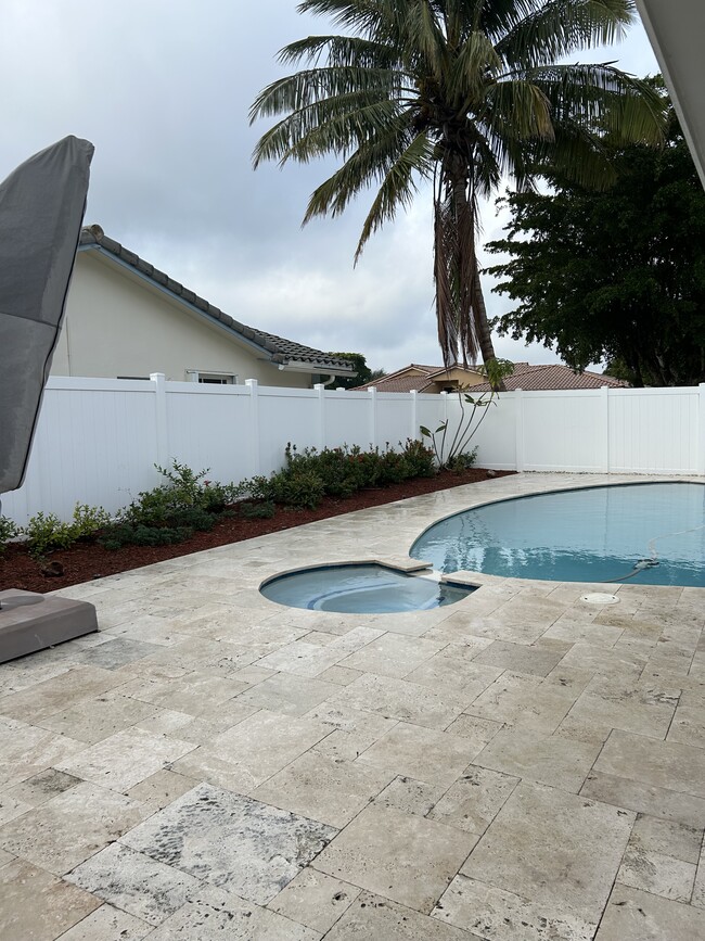 Pool - 2598 NW 36th St