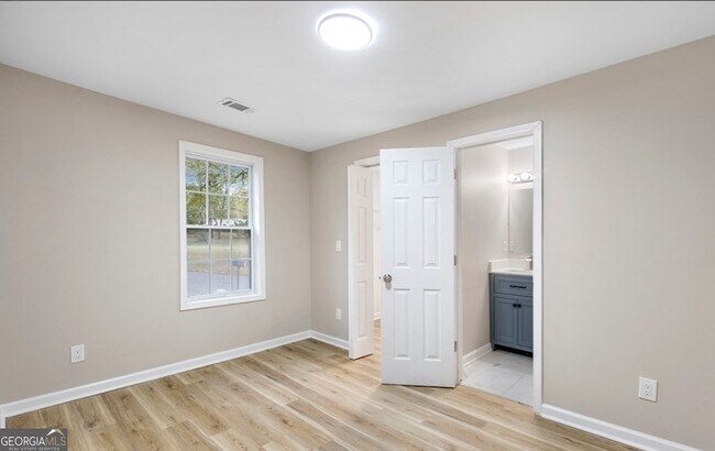 Building Photo - 2502 Park Dr