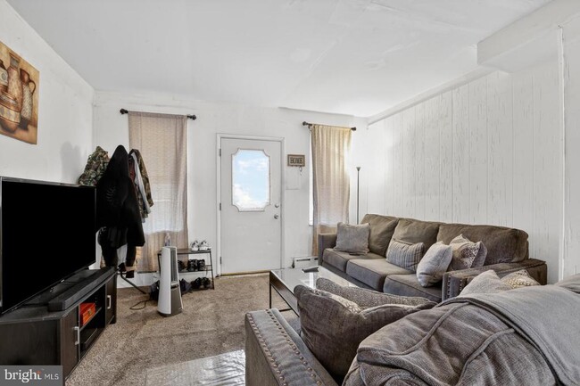 Building Photo - 1617 S Newkirk St