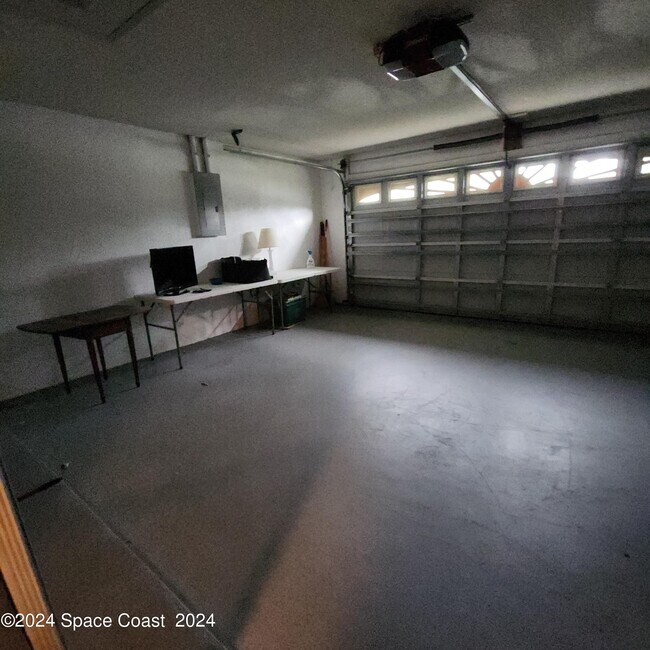 Building Photo - 3147 Dunhill Dr