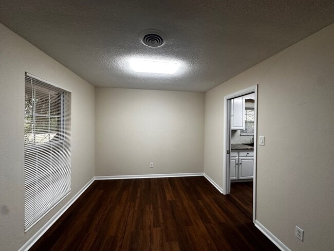 Building Photo - 2101 Mulberry Blvd