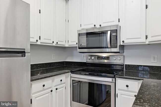 Building Photo - 1340 Garden Wall Cir