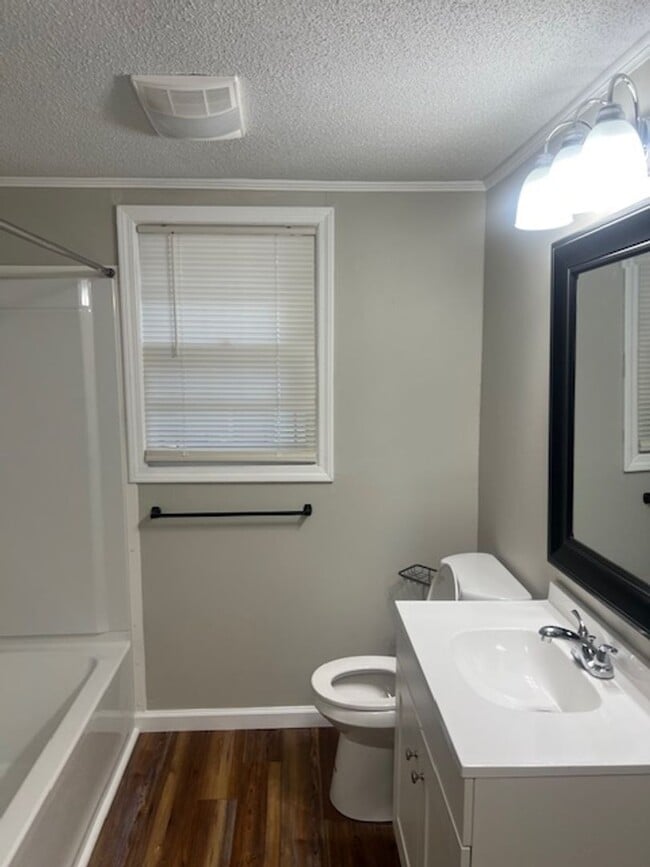 Building Photo - 209 Johnson St