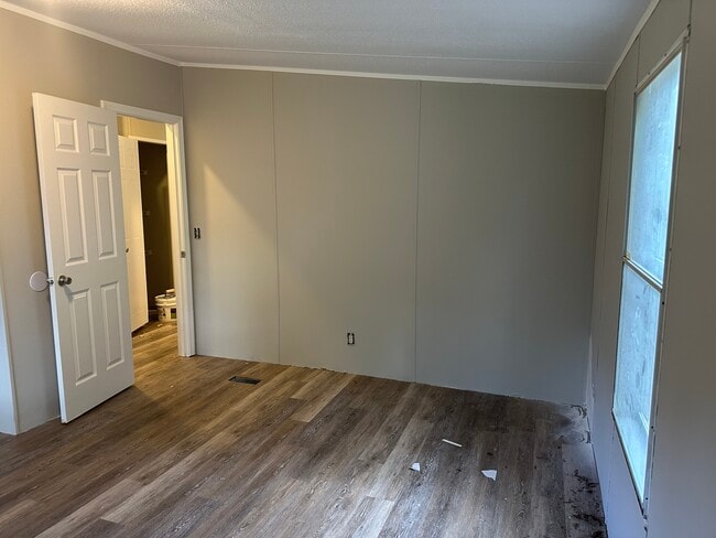 Building Photo - 319 Bridgeview Dr