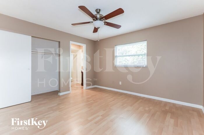 Building Photo - 1827 Driftwood Cir S