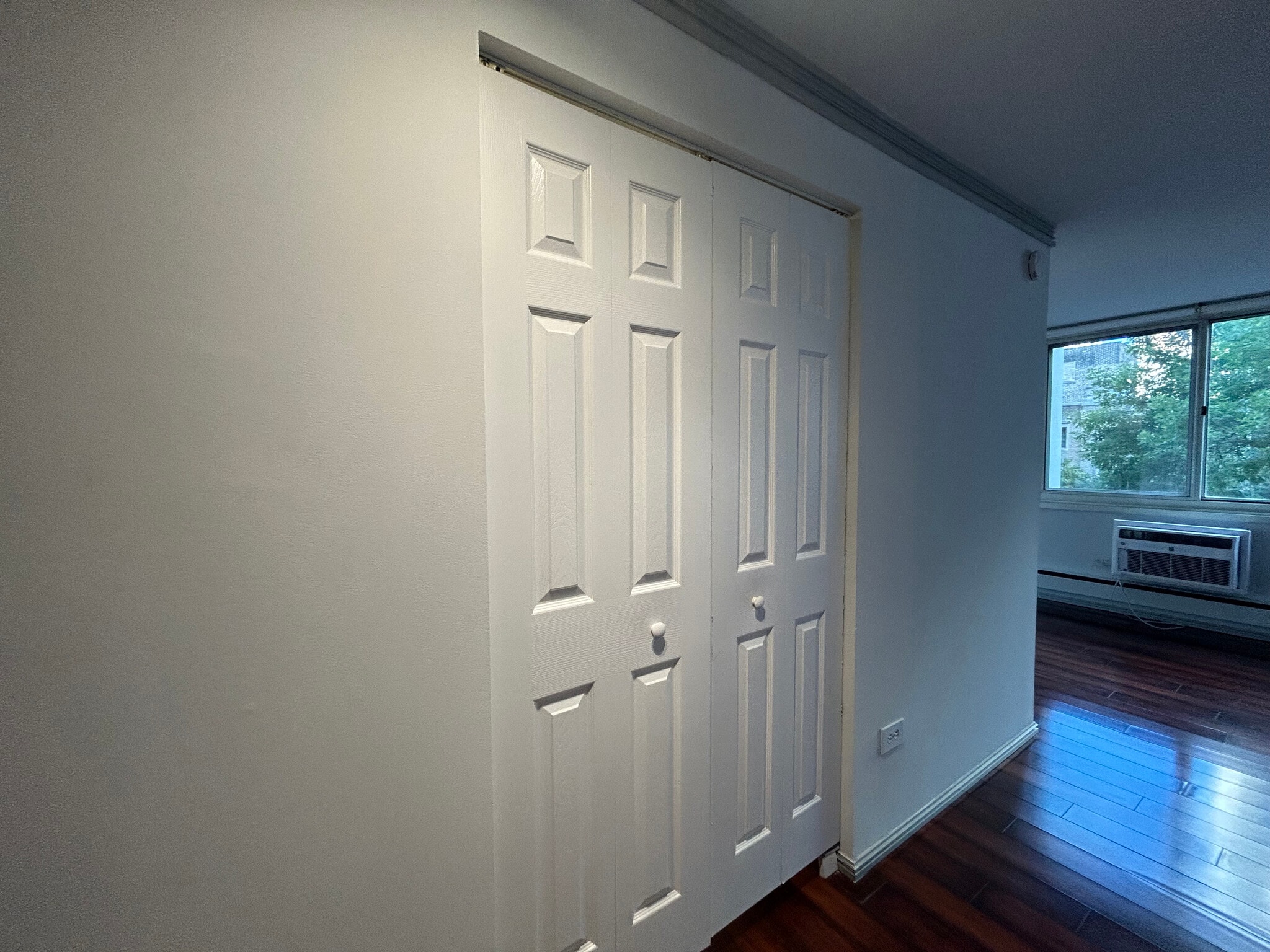 Building Photo - 1350 N Dearborn St