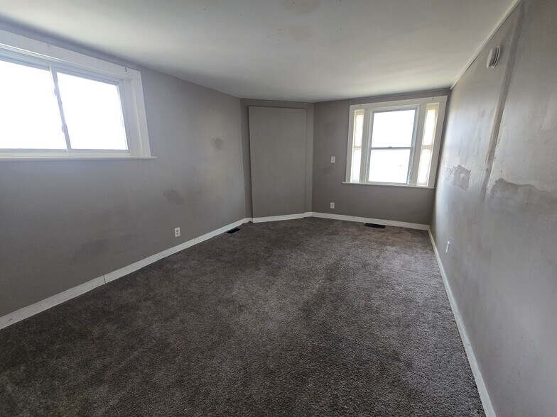 Building Photo - 544 Emerson St