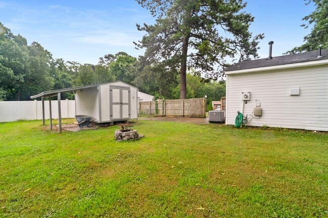 Building Photo - Newport News Rancher 3 BR 2 BA Culd-de-sac