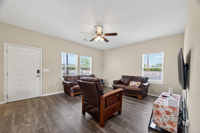 Building Photo - 1009 Niagara St