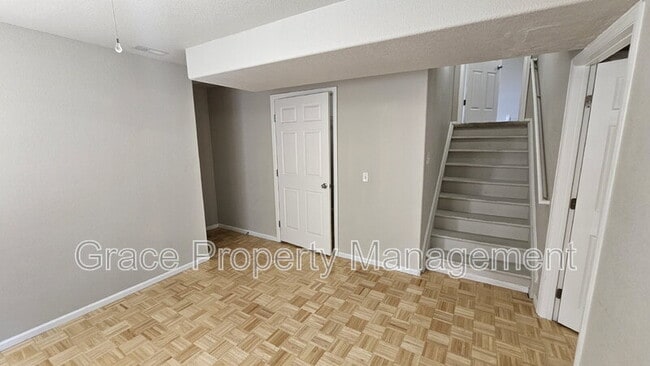 Building Photo - 325 W 116th Ave