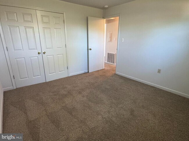 Building Photo - 3876 Shadywood Dr