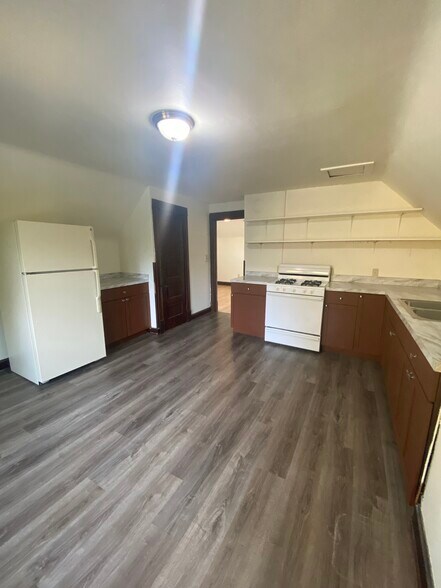 Building Photo - 1242 E Mifflin St