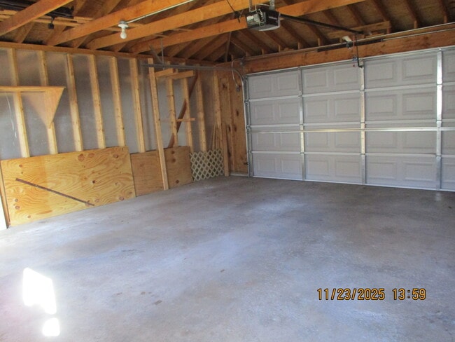 Building Photo - 9737 Warren Ave