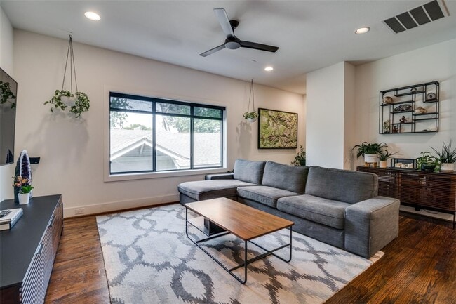 Building Photo - Prime Lower Greenville location with an open floorplan!