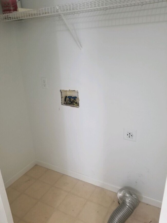 Building Photo - 1960 E First St