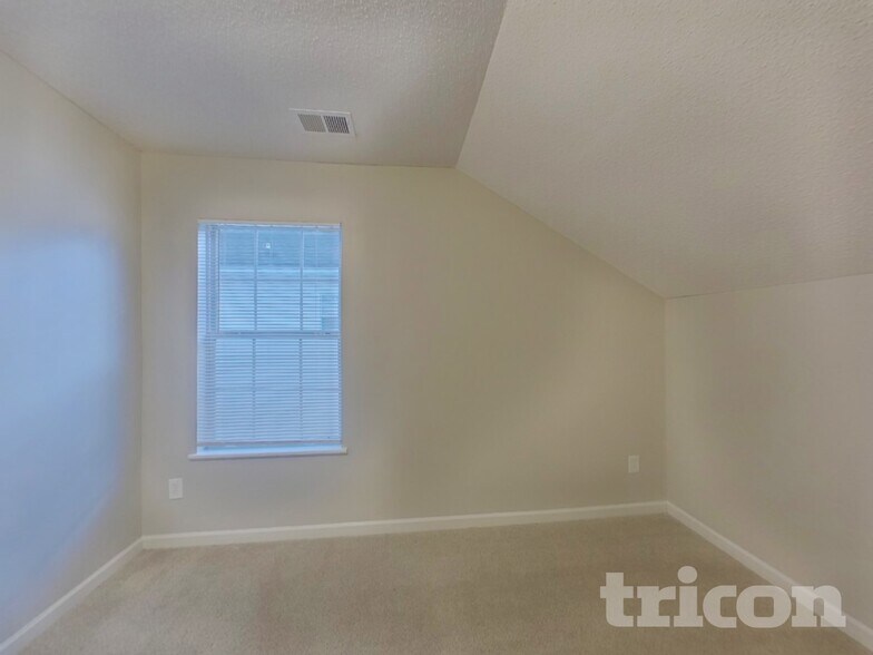 Building Photo - 2048 Lake Carolina Dr