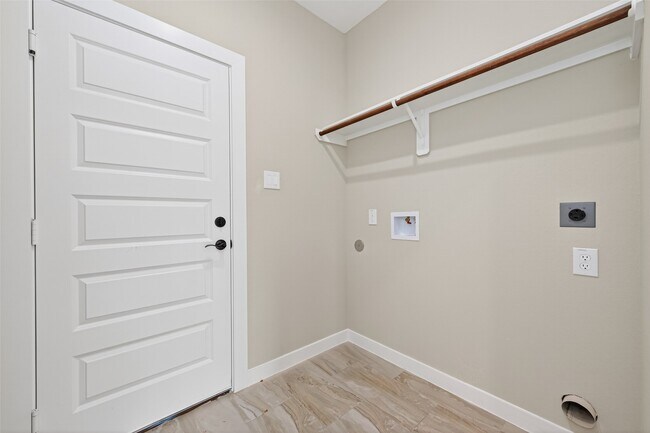 Building Photo - 1107 Lyle W Ave