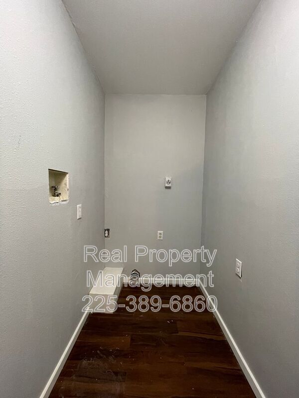 Building Photo - 38294 1494