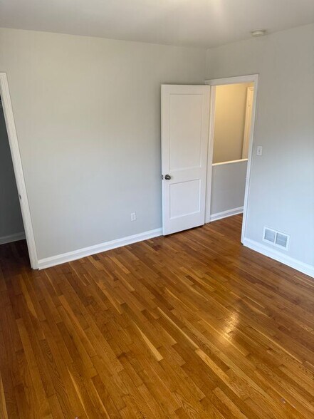 Building Photo - 5512 Northwood Dr