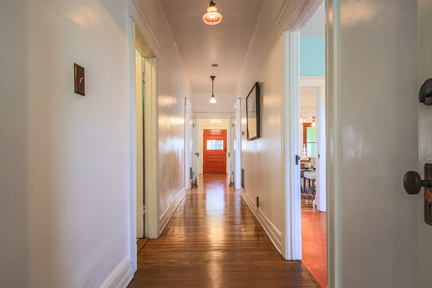 Building Photo - 136 N Ave 57