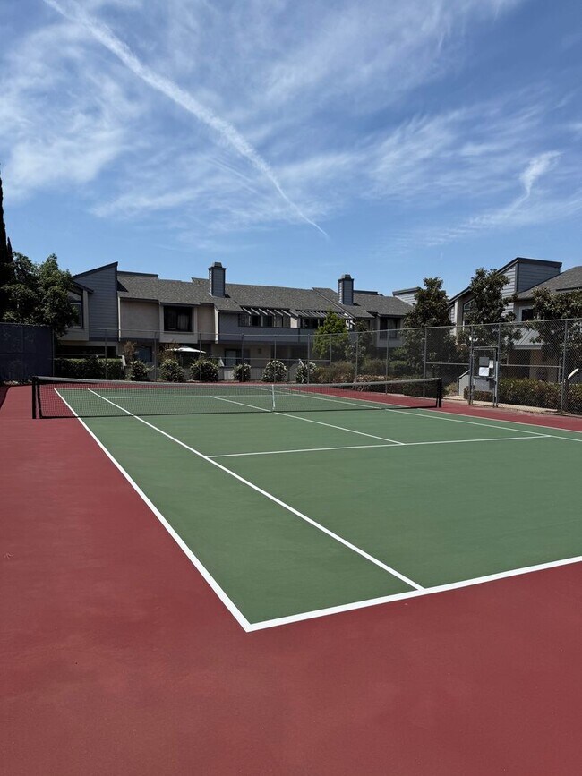 Building Photo - Pristine and Spacious 2-Bedroom in Escondido!