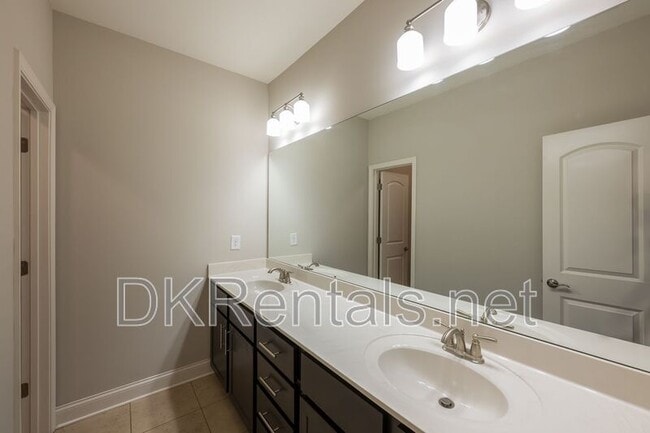 Building Photo - 921 Hickory Leaf Ct SE