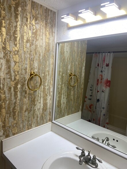 Building Photo - 125 Water Front Way