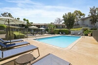 Building Photo - Village Green