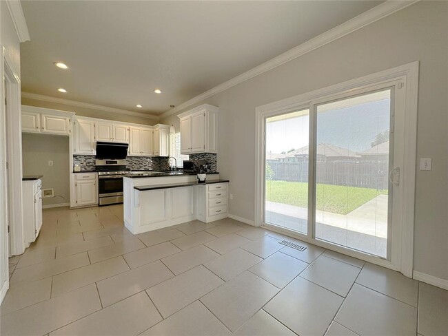 Building Photo - 2812 Eaton Dr