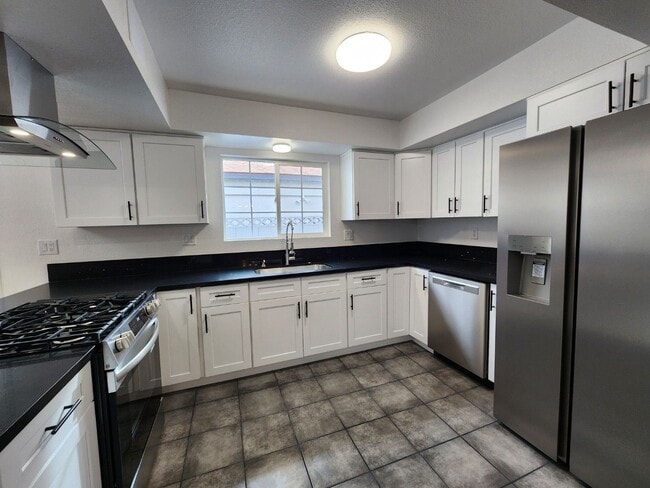 Building Photo - Renovated Beauty with a full-service Casita