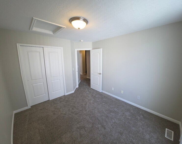 Building Photo - 2413 Big Village Ct
