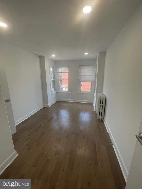 Building Photo - 2501 E Somerset St