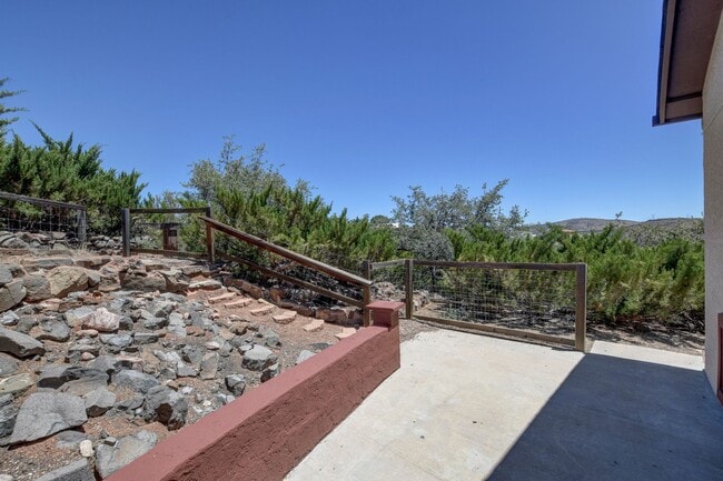 Building Photo - Home in Cliff Rose!
