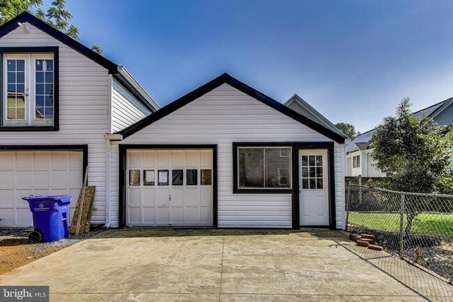 Building Photo - 5516 Greentree Rd