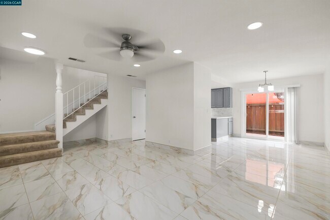 Building Photo - 560 La Copita Ct