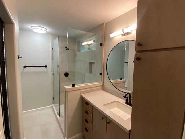 Building Photo - Remodeled Residence with In-Town Location