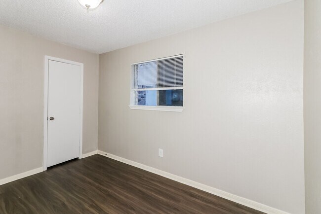 Building Photo - 7218 Wren Cir