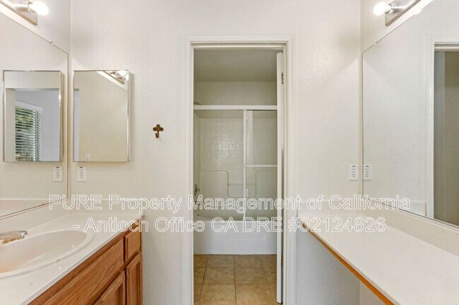 Building Photo - 1100 Twinbridge Ct