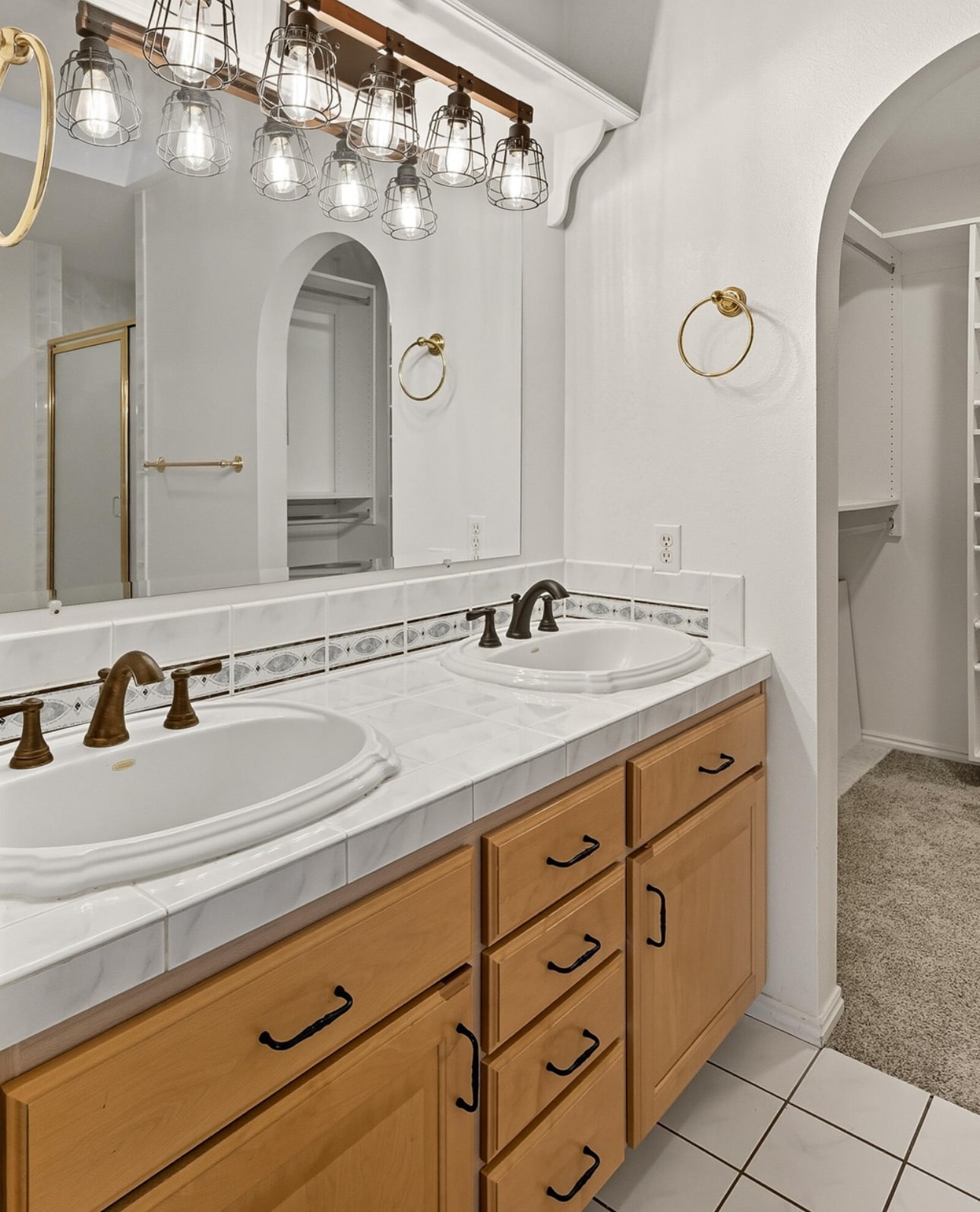 Building Photo - 298 S Staci Ct