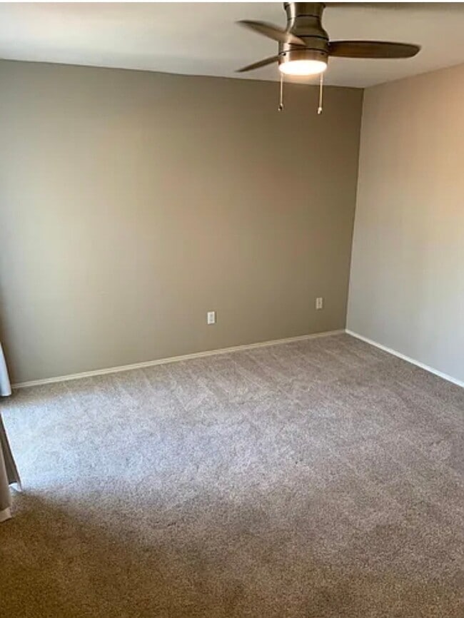 Building Photo - 7888 N Pinesview Dr