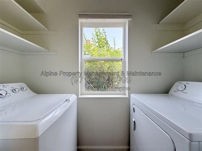 Building Photo - 5238 NE 14th Pl