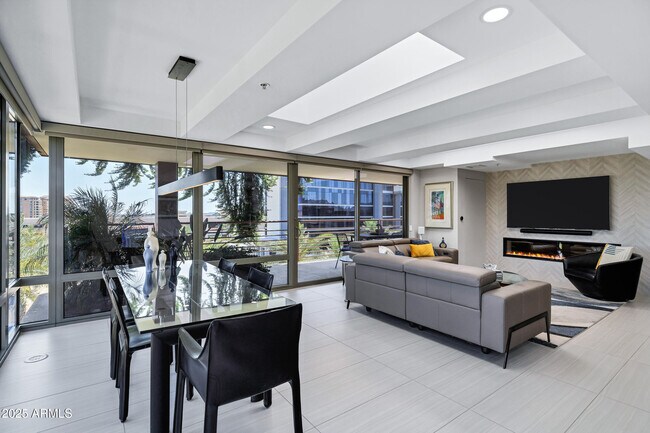 Building Photo - 7137 E Rancho Vista Dr